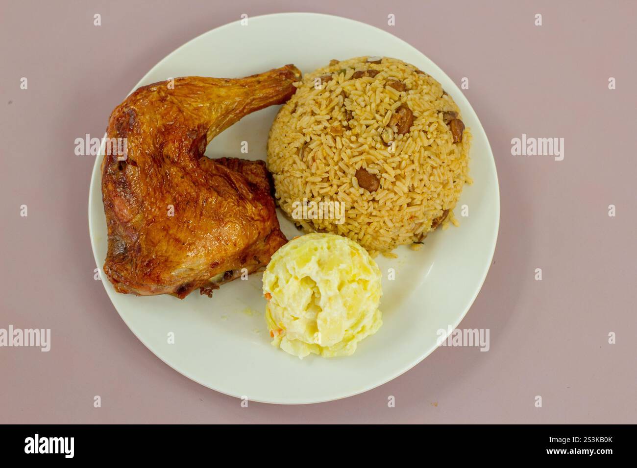 Esstisch mit moro Guandules, tipical Essen dominikaner Stockfoto