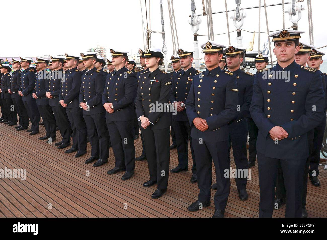 Kronprinzessin Leonor von Spanien geht am 8. Januar 2025 für fünf Monate als Fähnrich auf das Marineschulschiff Juan Sebastian Elcano, um Ihre militärische Ausbildung im Hafen von Cadiz im Süden Spaniens fortzusetzen. Cadiz, 08.01.2025 Foto:xDyDx/xCasaxdexS.M.xelxReyx/xFuturexImagex leonor 5105 Stockfoto