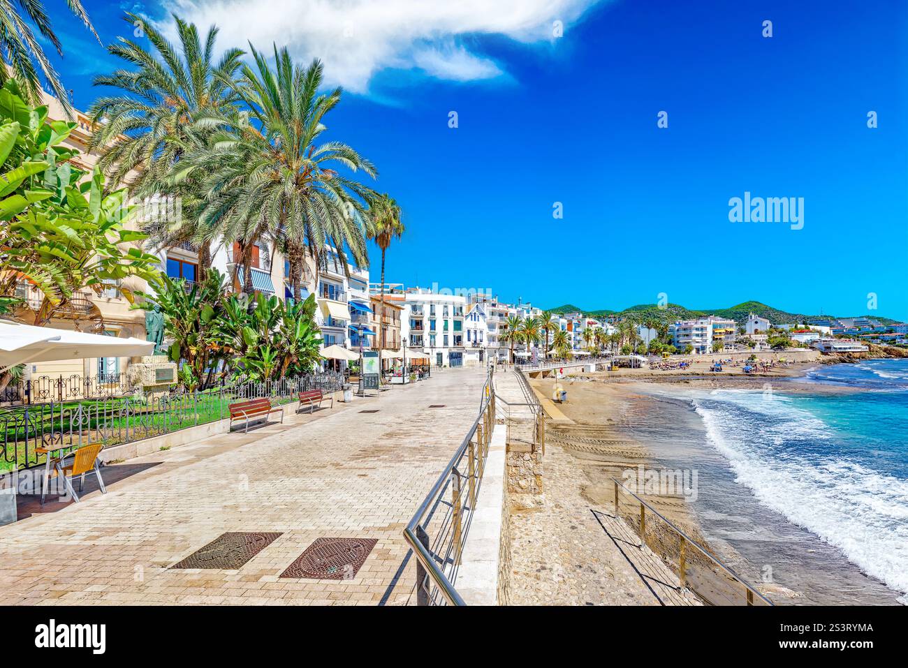 Am Meer von Sitges, eine wunderschöne Stadt in der Nähe von Barcelona, Spanien. Stockfoto