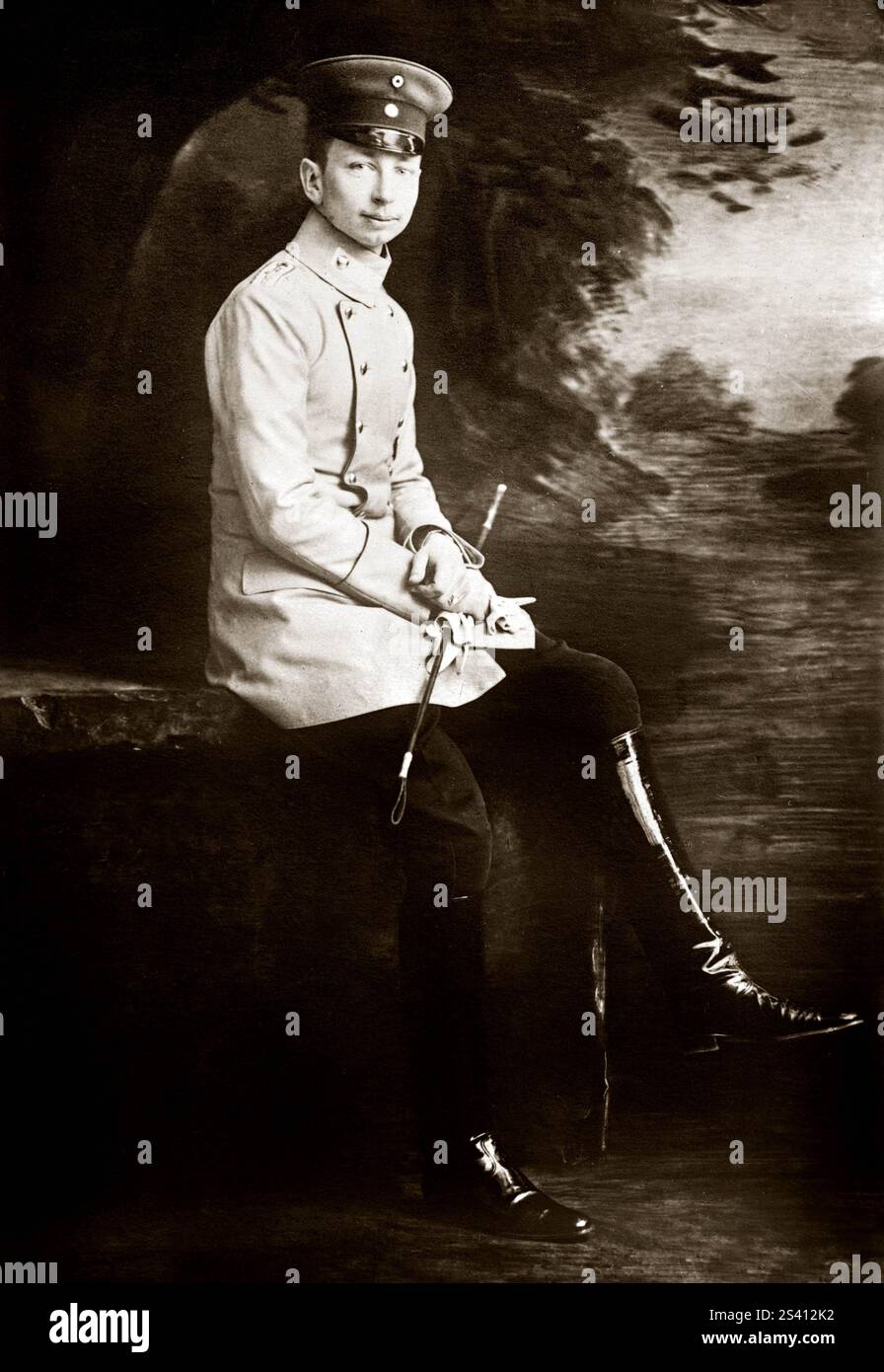 Prinz Joachim Franz Humbert von Preußen - Joachim de Hohenzollern (1890–1920) Prinz von Preußen, Sohn Kaiser Wilhelm II., in Uniform um 1910 Stockfoto