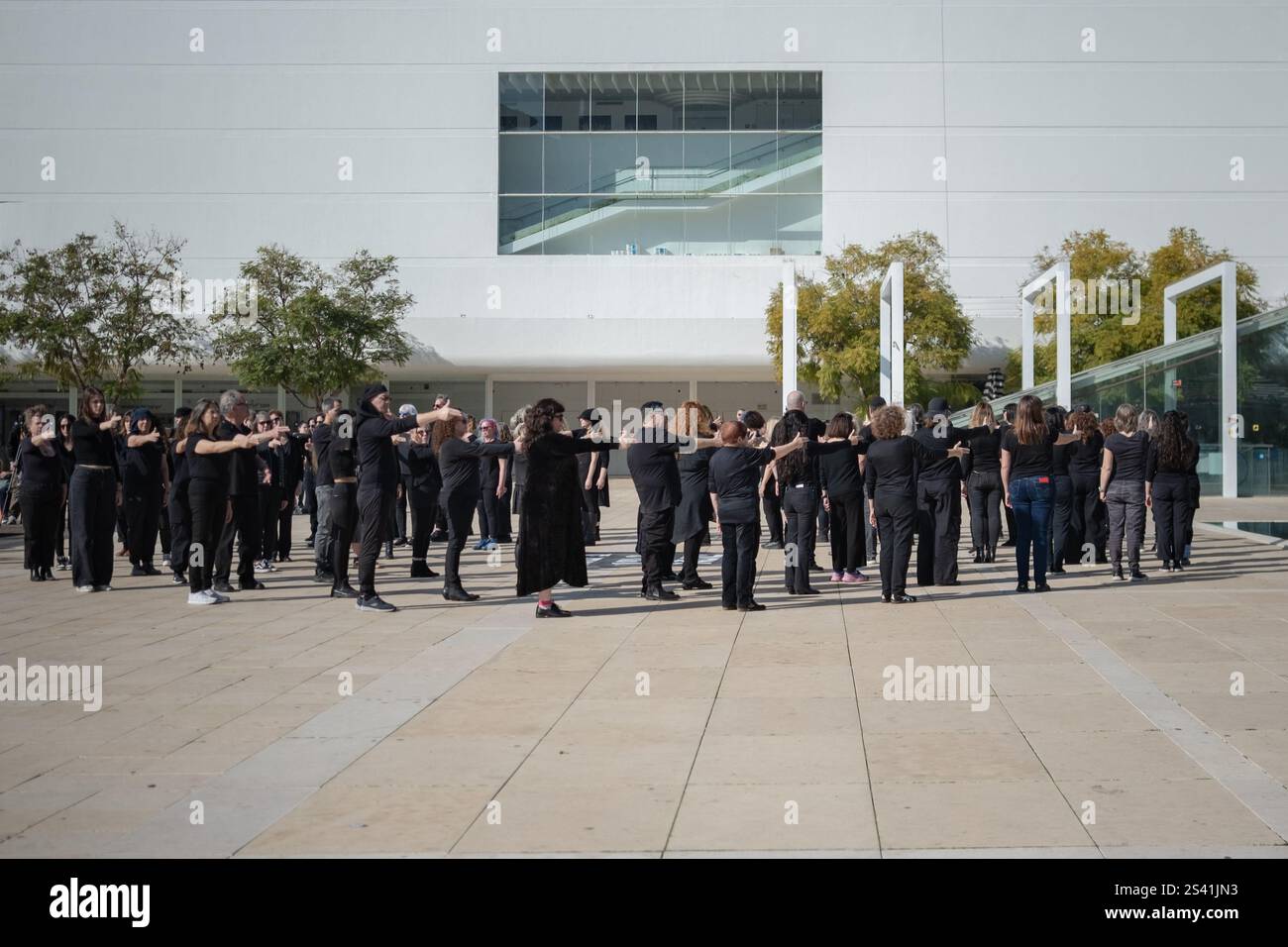 Tel Aviv, Tel Aviv, Israel. Januar 2025. In Tel Aviv wurde die Vorstellung „DU TÖTEST SIE“ genannt. Er fordert die sofortige Rettung aller Geiseln und einen Waffenstillstand. (Kreditbild: © Gaby Schuetze/ZUMA Press Wire) NUR REDAKTIONELLE VERWENDUNG! Nicht für kommerzielle ZWECKE! Stockfoto