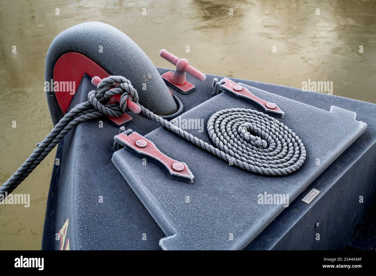 Matt Schmalbootbogen und Seil aus nächster Nähe. Oxfordshire, England Stockfoto