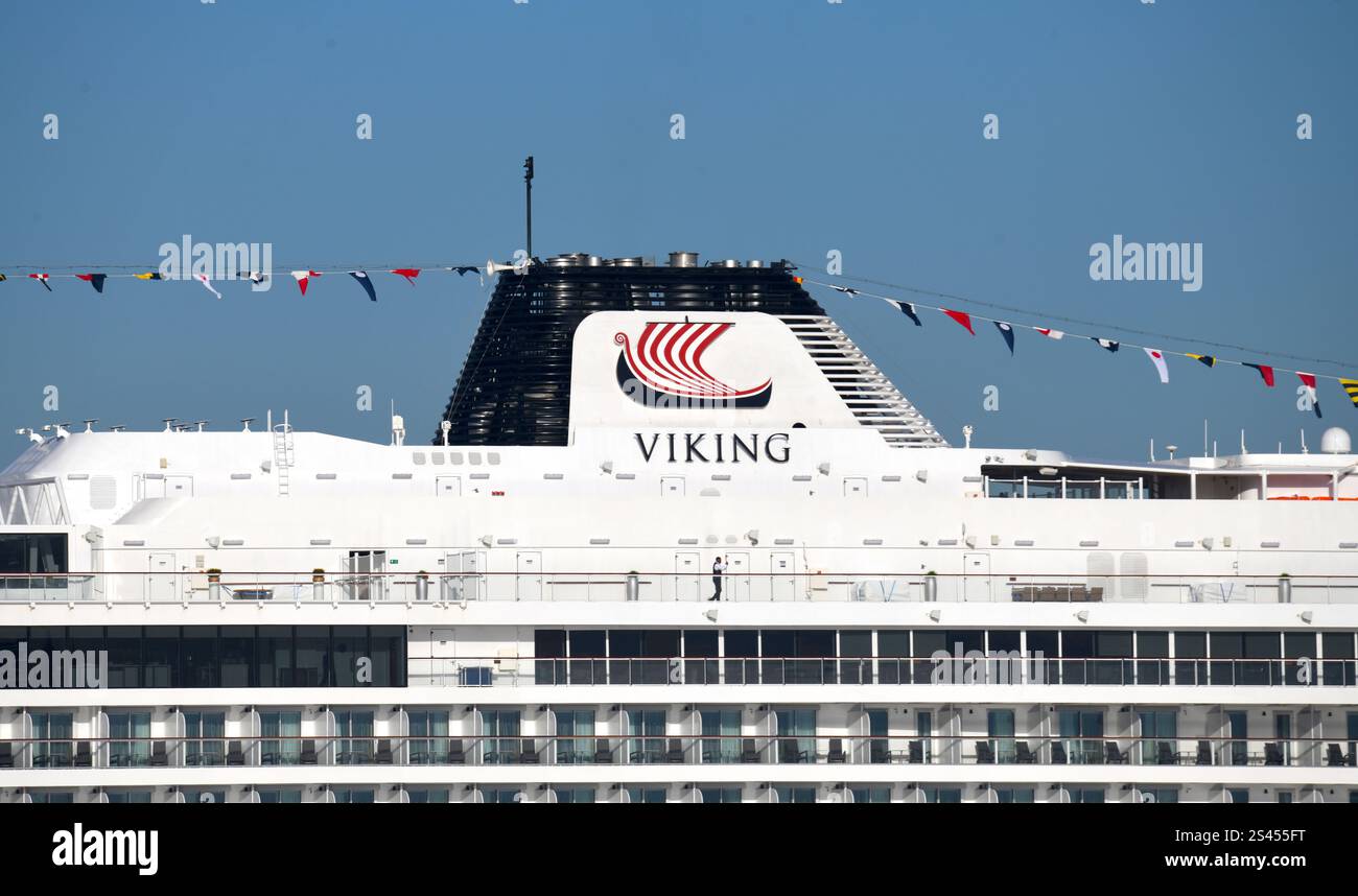 Viking Vela ist die jüngste Ergänzung der Viking-Flotte, die ihren ersten Hafen zum London International Cruise Terminal (Tilbury) und der Themse anlegt. Stockfoto