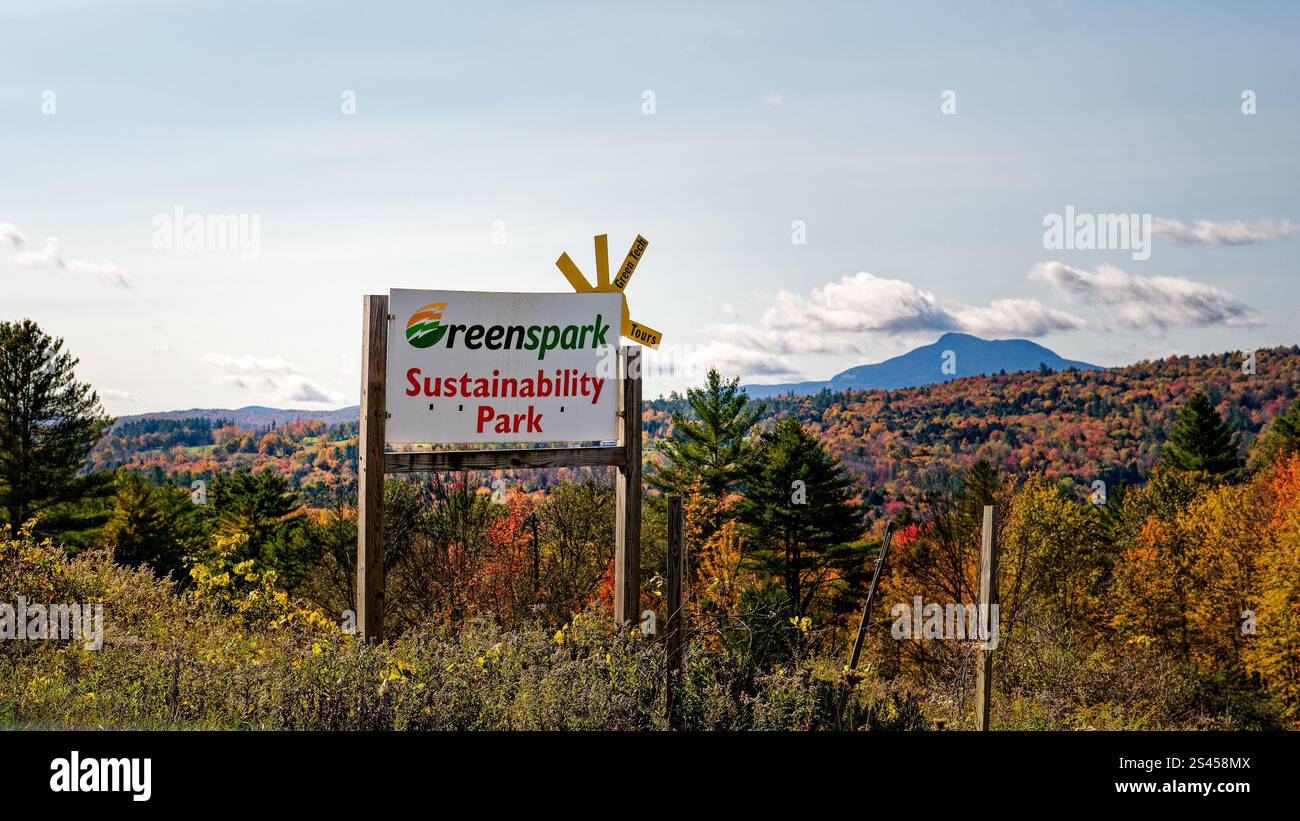 Waterbury, Vermont - 11. Oktober 2024: Greenspark ist der erste Nachhaltigkeitspark des Landes, in dem Menschen alle Aspekte der Nachhaltigkeit erleben können Stockfoto