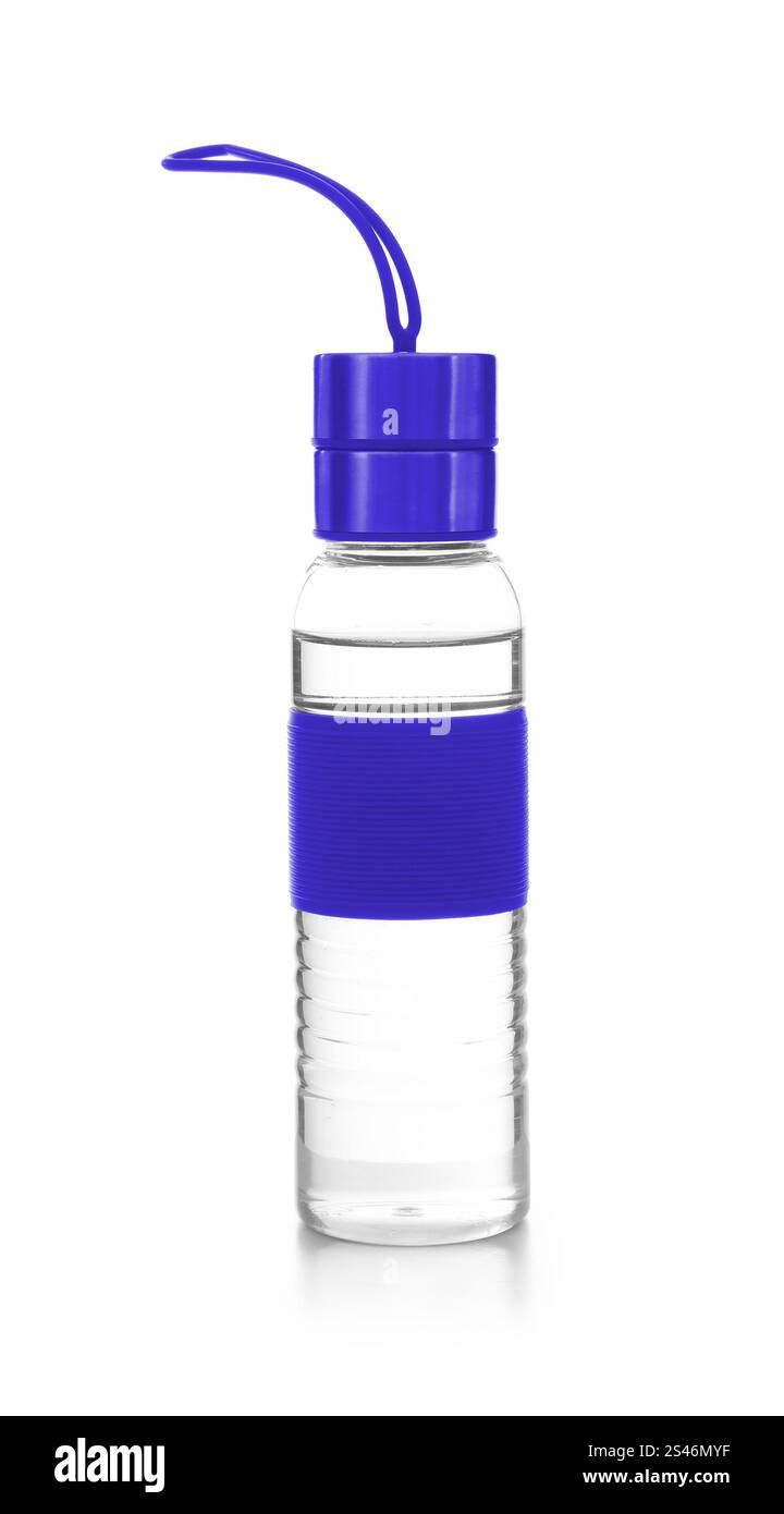 Sportwasserflasche mit Riemen auf weißem Hintergrund. Modell für Design Stockfoto