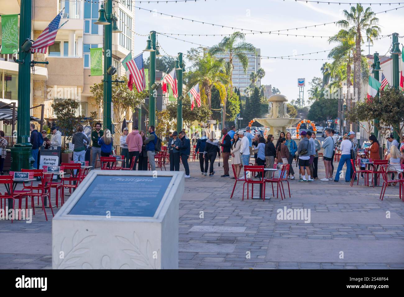 Die Piazza della Famiglia in Little Italy im Zentrum von San Diego, Kalifornien. Stockfoto