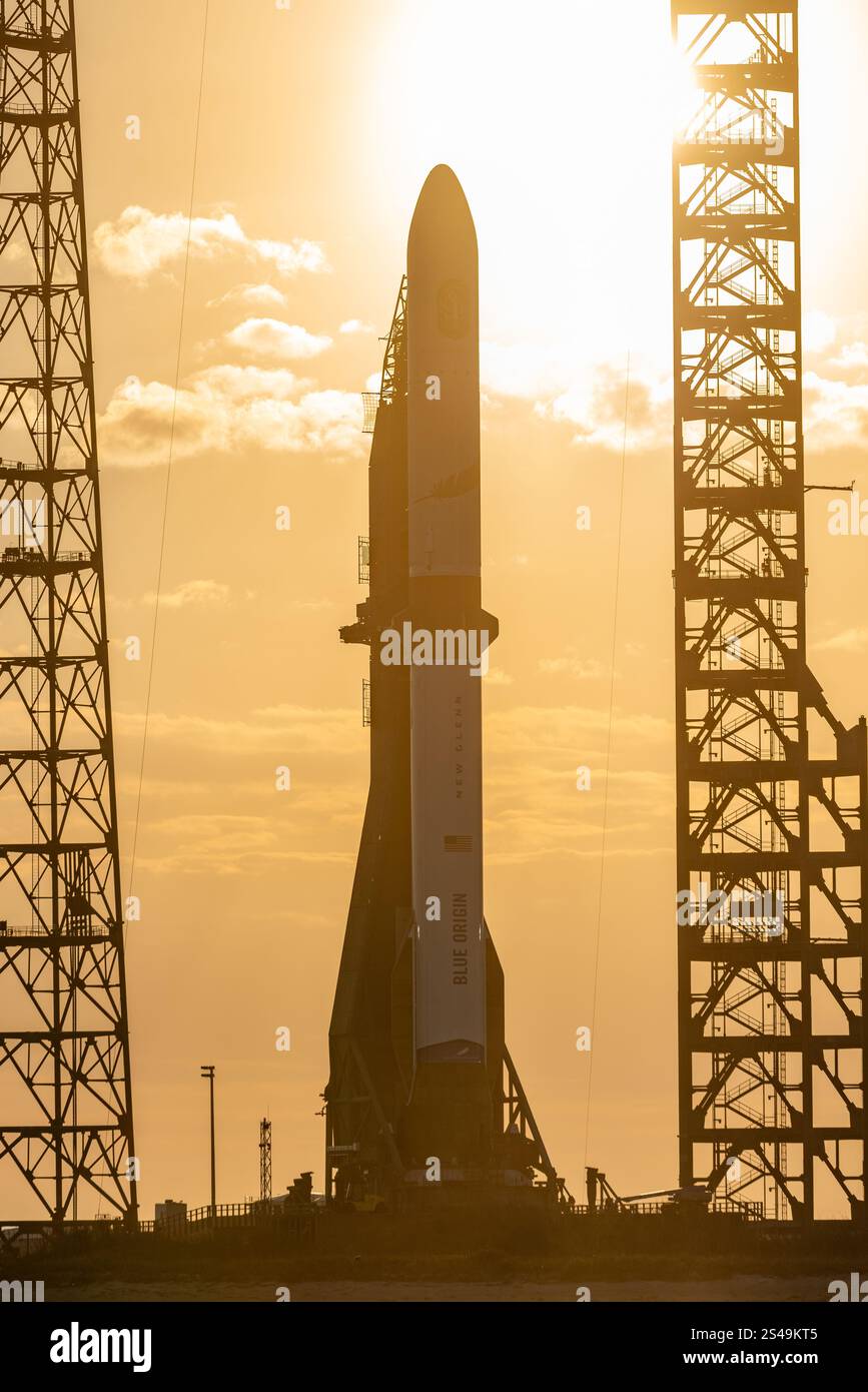 Blue Origin New Glenn Rocket at Sunset Credit: Brandon Moser/Alamy Live News Stockfoto
