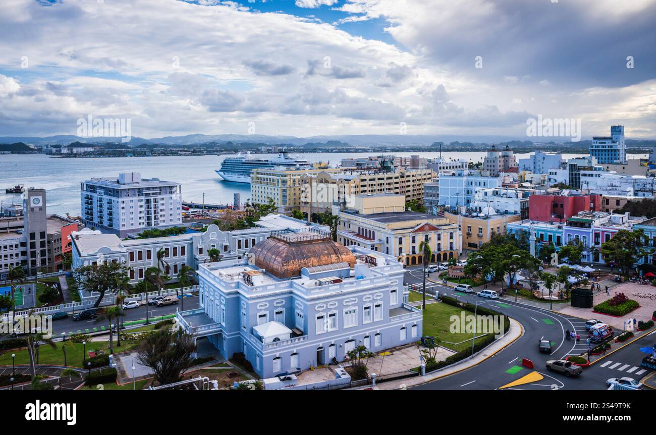 San Juan, Puerto Rico - 26. Februar 2018: Blick auf die Altstadt von San Juan vom Castillo San Cristobal an der San Juan National Historic Site. Stockfoto