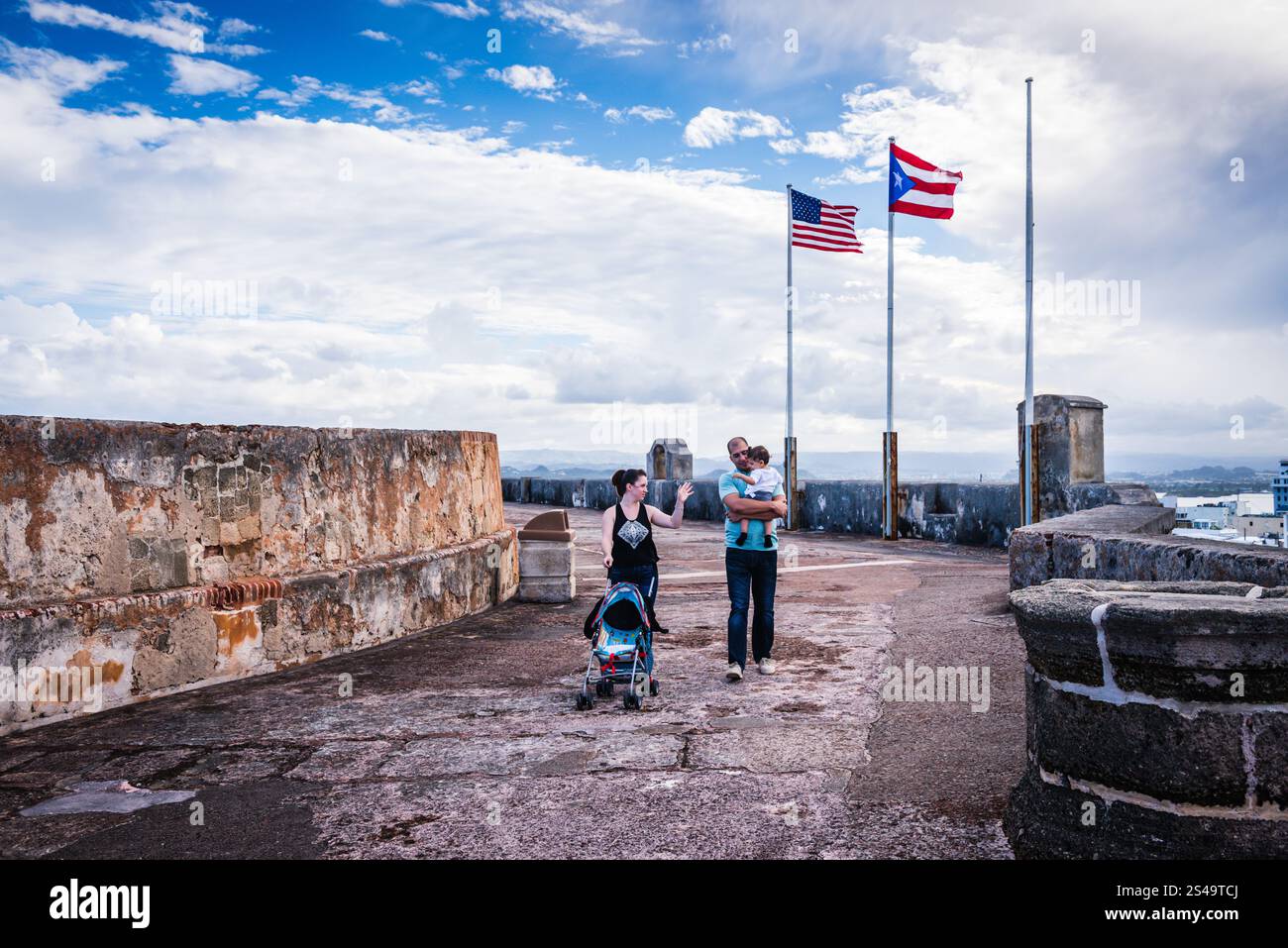 San Juan, Puerto Rico - 26. Februar 2018: Familienausflug in Castillo San Cristobal an der San Juan National Historic Site. Stockfoto