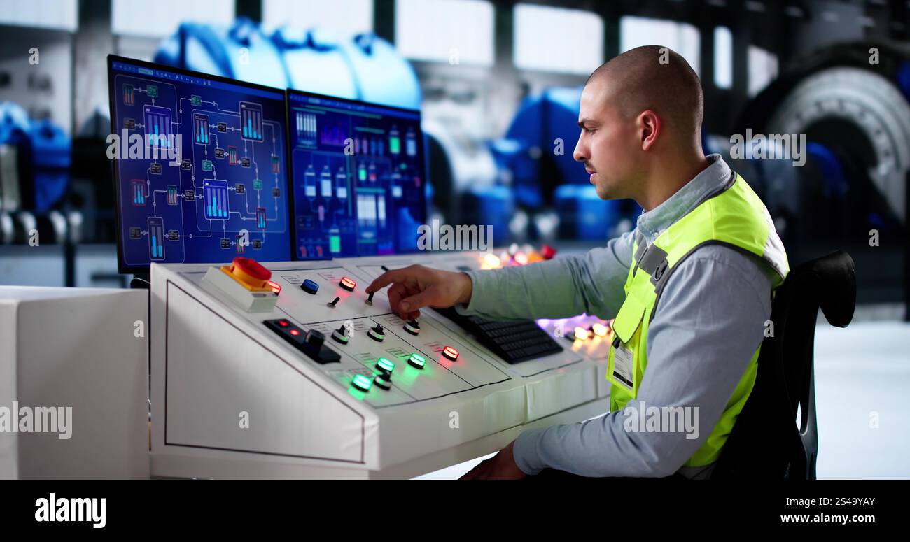 Strom- und Gasanlage mit AI SCADA-System auf Computerbildschirmen Stockfoto