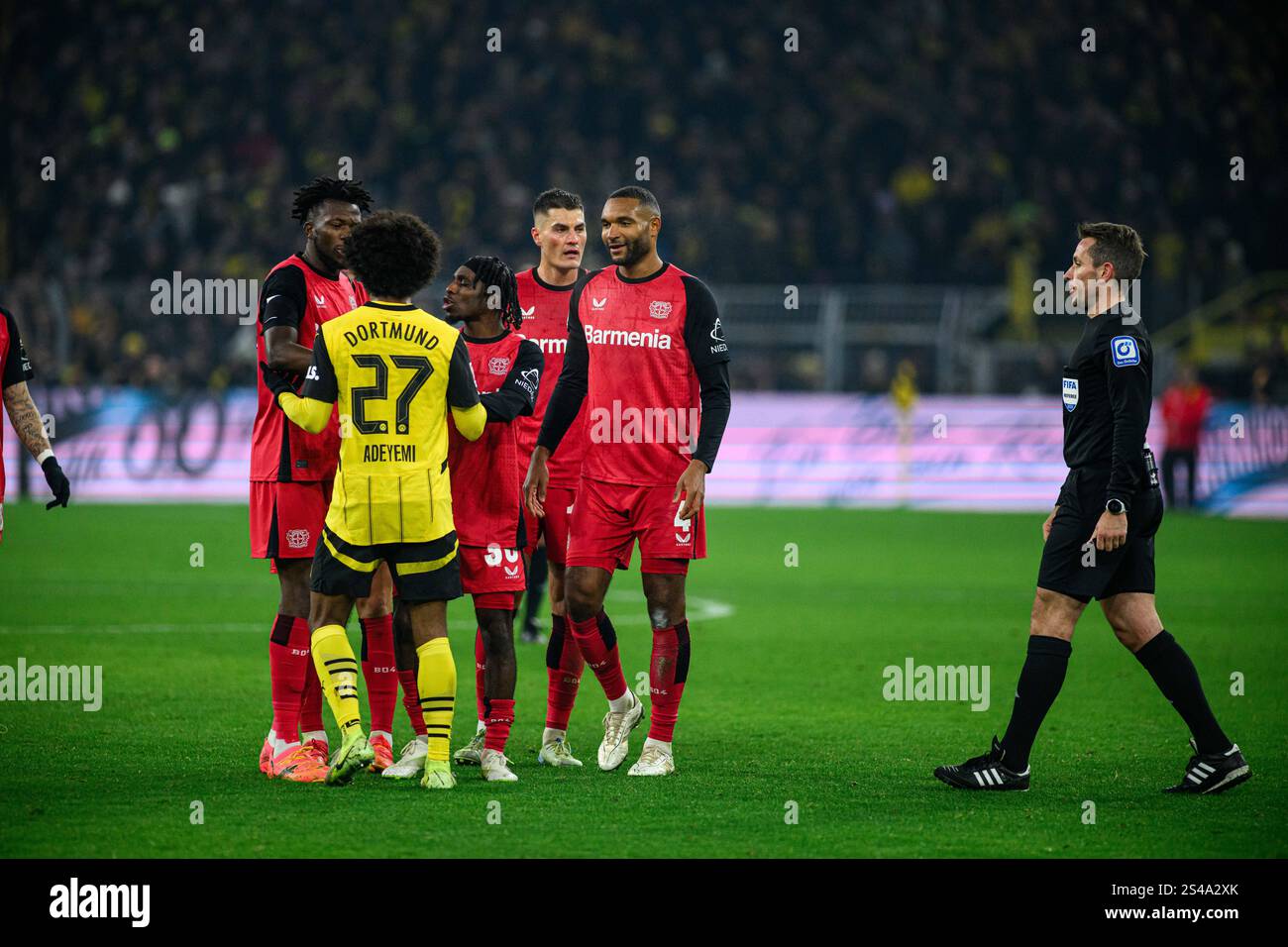 DORTMUND, DEUTSCHLAND - 10. JANUAR 2025: + - das Fußballspiel von Borussia Dortmund gegen Bayer 04 Leverkusen im Signal Iduna Park Stockfoto