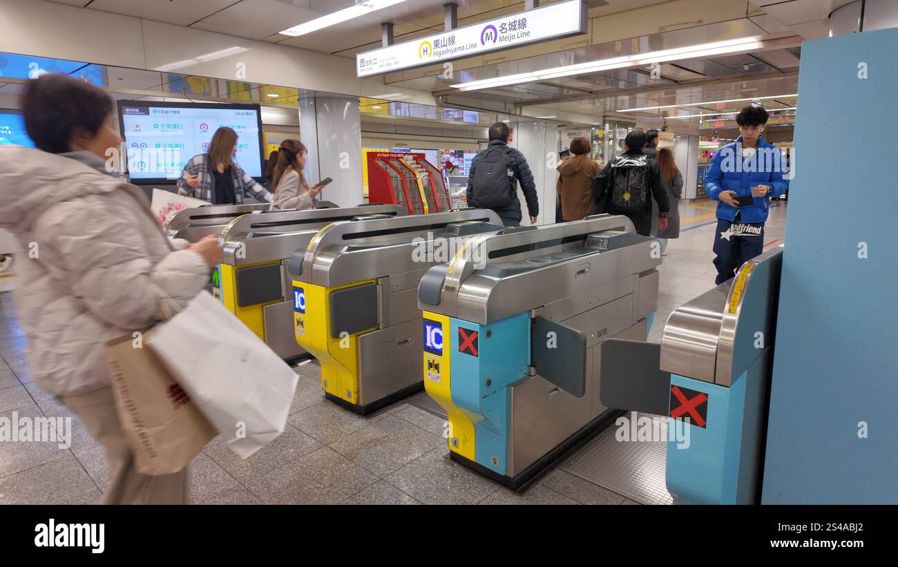 3. Januar 2025 Bahnhof Sakae an der U-Bahn-Linie Higashiyama in der unterirdischen Mall von Sakae, Naka Ward, Nagoya Stadt, Präfektur Aichi. Stockfoto