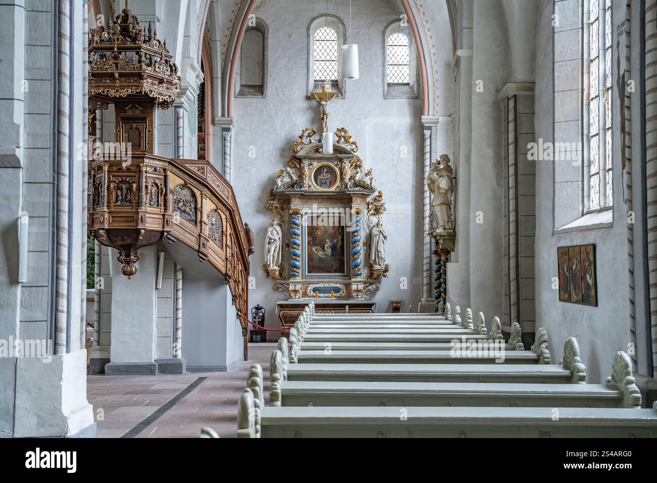 Innenraum der Kirche St. Jakobus der Ältere oder Jakobikirche in Goslar, Niedersachsen, Deutschland | St. Jakobi, St. Jakobus die größere Kirche interio Stockfoto