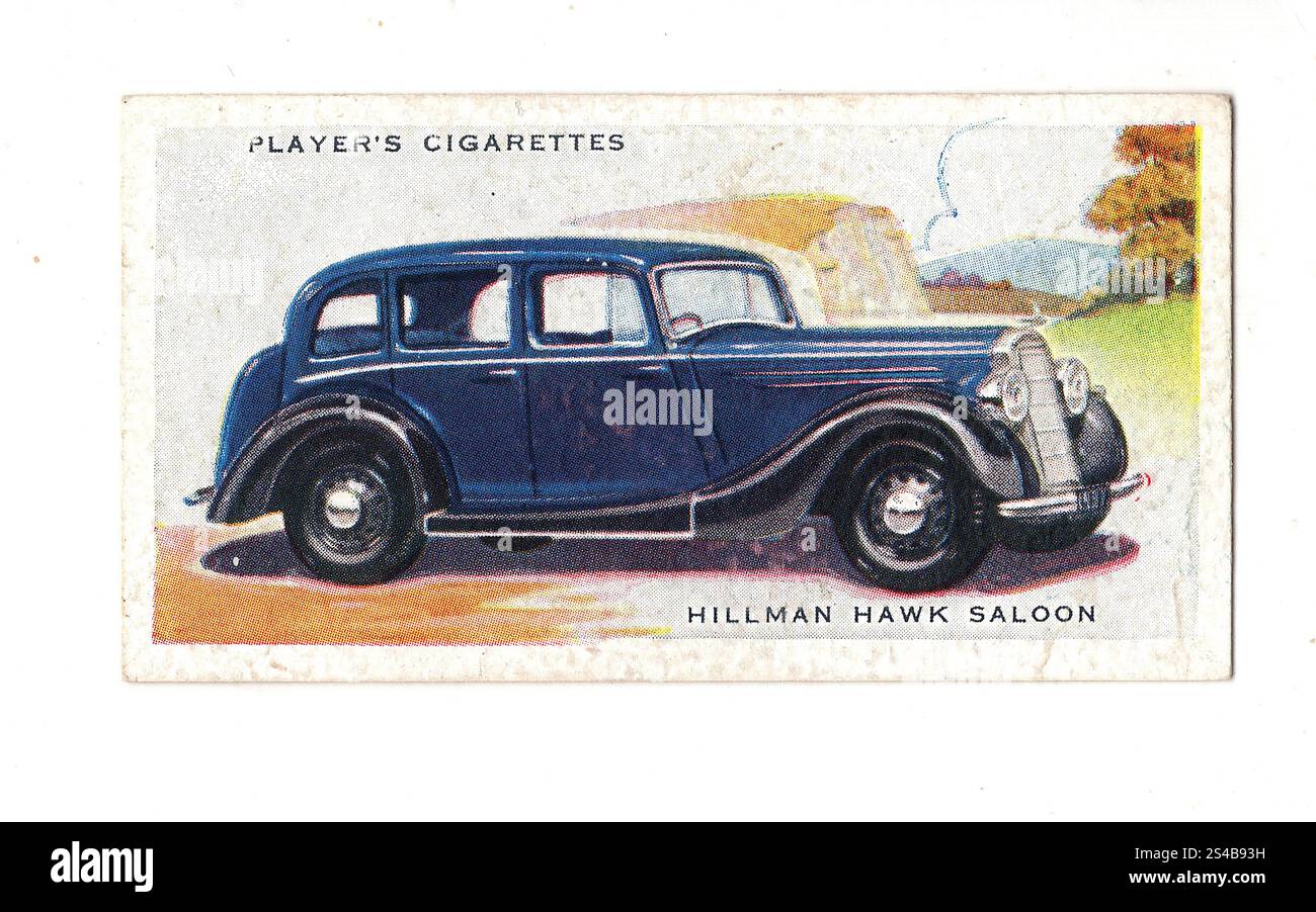 Eine antike Auto-Zigarettenkarte mit einer Hillman Hawk Saloon auf weißem Hintergrund. Stockfoto
