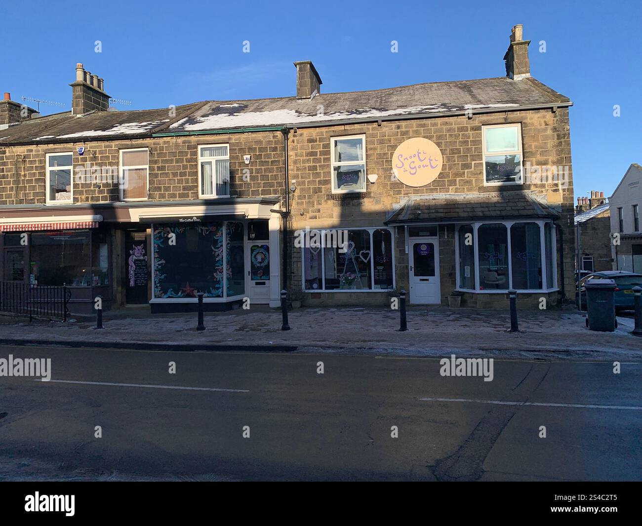 Burley in Wharfedale UK Yorkshire England Village Town Menschen Winter Herbst Frühling kaltes Wetter Eis Schnee Stein Häuser alten viktorianischen Design Gärten Stockfoto