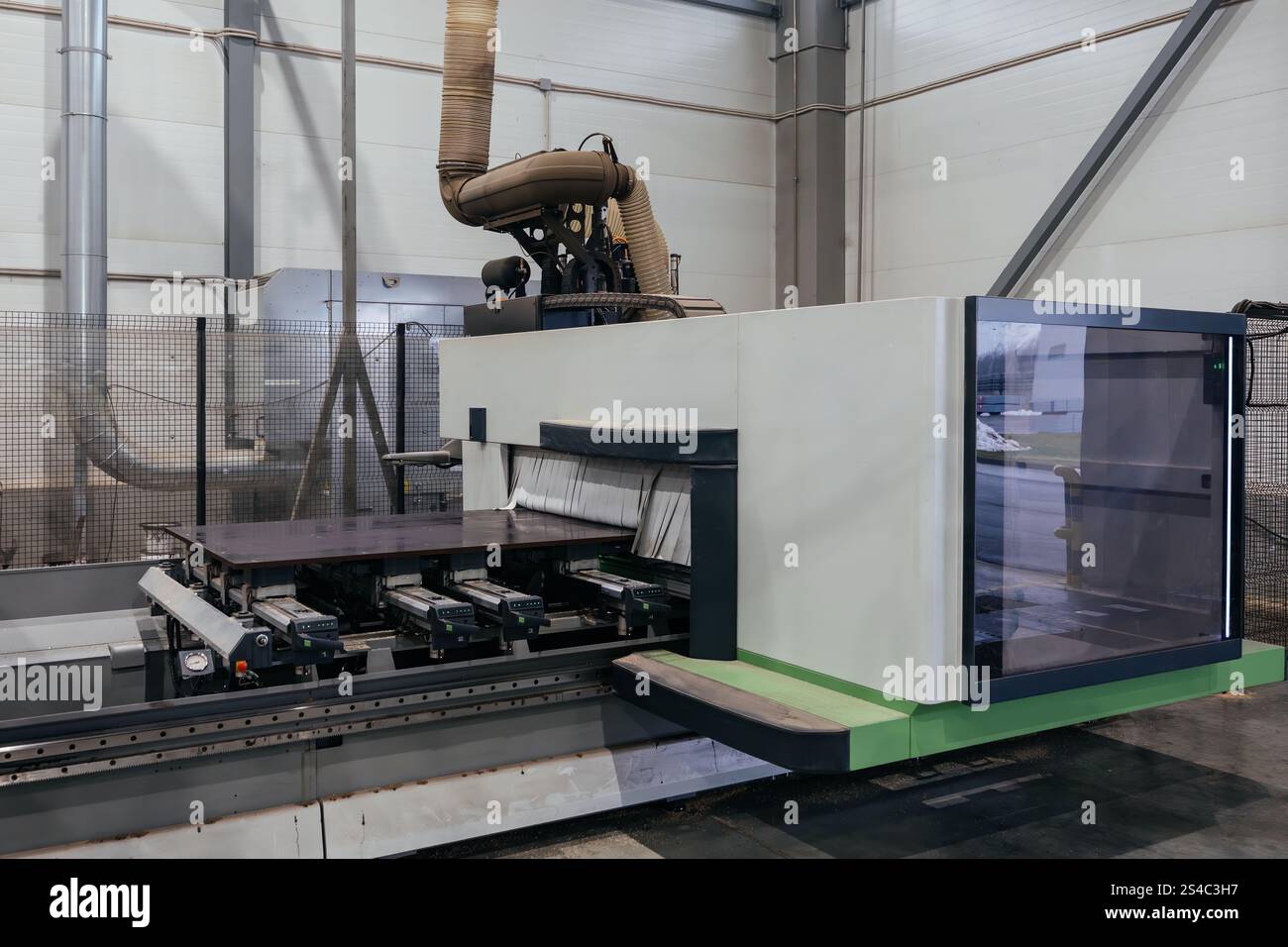 Maschine zum Fräsen und Bohren von Platten und Massivholz. Stockfoto