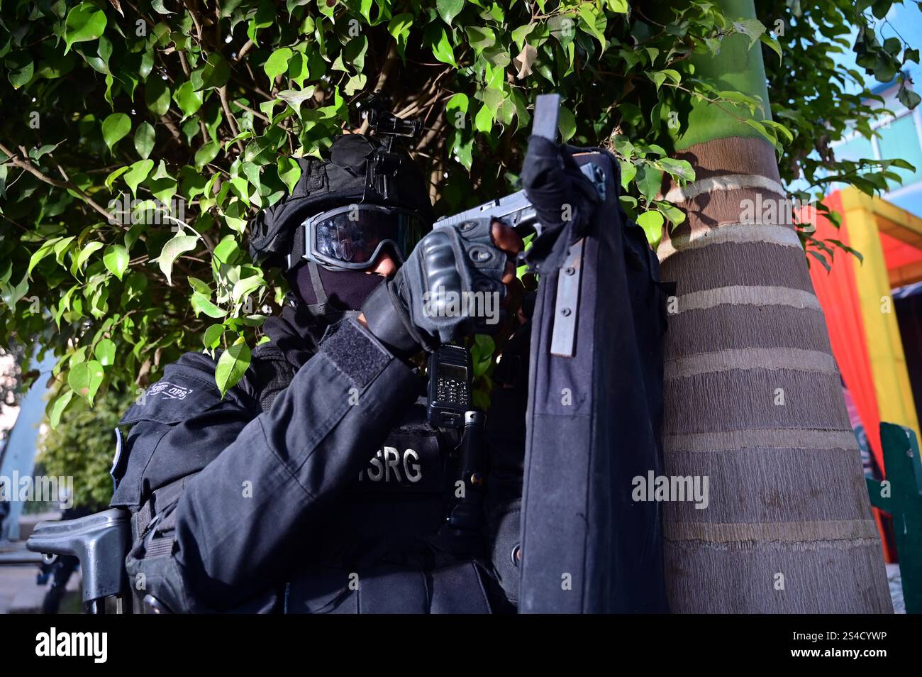 Prayagraj, Uttar Pradesh, Indien. Januar 2025. Das Kommando der National Security Guard (NSG) führte eine Scheinübung bei der Vorbereitung der Maha Kumbh 2025 im Boat Club in Prayagraj durch. (Kreditbild: © Prabhat Kumar Verma/ZUMA Press Wire) NUR REDAKTIONELLE VERWENDUNG! Nicht für kommerzielle ZWECKE! Stockfoto