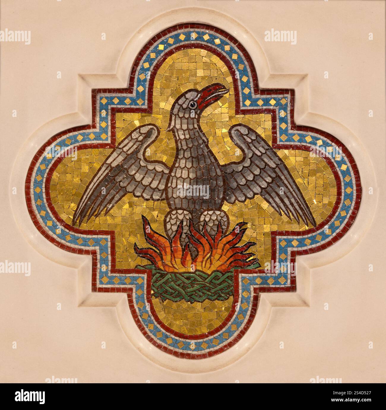 WIEN, AUSTIRA - 24. JUNI 2021: Der Phönix als Symbol von Jesus Christus Tod und Auferstehung auf dem Seitenaltar der Votivkirche Stockfoto
