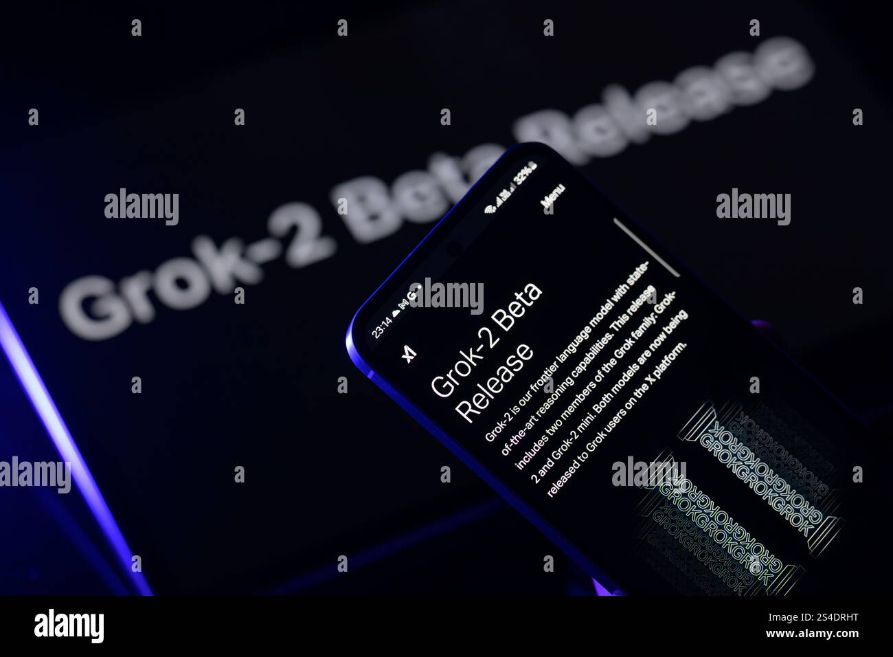 Brüssel, Belgien Januar 2025. Die grok AI-Anwendung wird auf einem Mobiltelefon mit Grok 2,0 auf dem Tablet-Bildschirm angezeigt, in dieser Fotoabbildung. Aufgenommen in Brüssel, Belgien, am 11. Januar 2025. (Jonathan Raa/SIPA USA) *** ausschließlich für redaktionelle Nachrichten *** Credit: SIPA USA/Alamy Live News Stockfoto