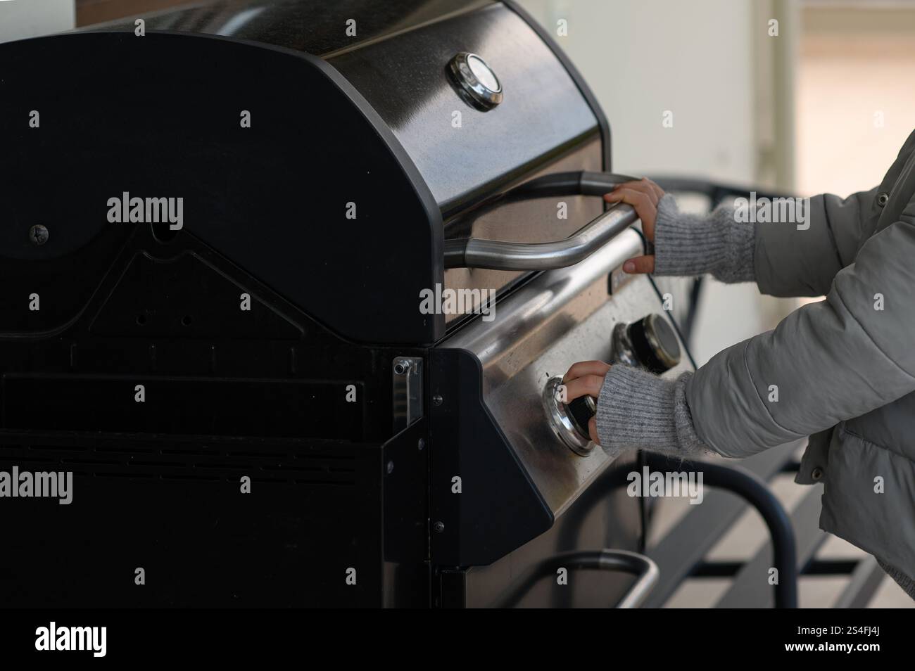 Grillstation im Freien für gemütliche rustikale Frischluftküche Stockfoto