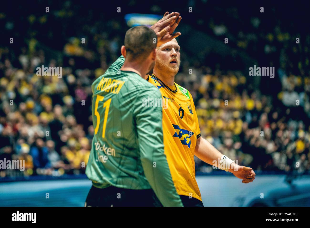 Malmoe, Schweden. Januar 2025. Fabian Norsten (51) und Felix Moller (6) aus Schweden während des Handballspiels zwischen Schweden und Island in der Malmoe Arena in Malmoe zu sehen. Stockfoto