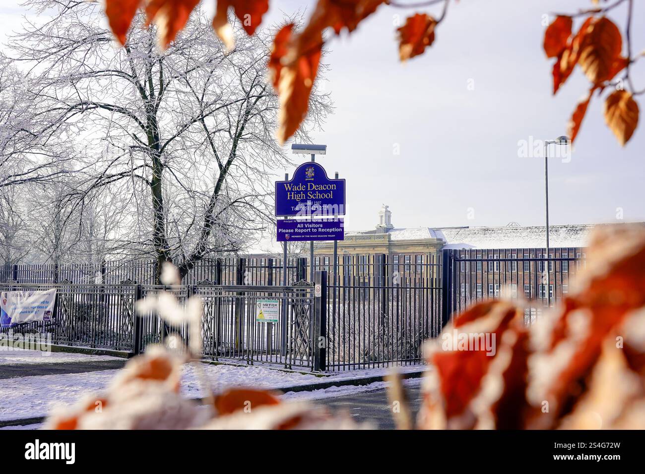 Wade Deacon High School mit Schneedecke in Widnes, Samstag, 11. Januar 2025. Quelle: James Giblin Photography. Stockfoto