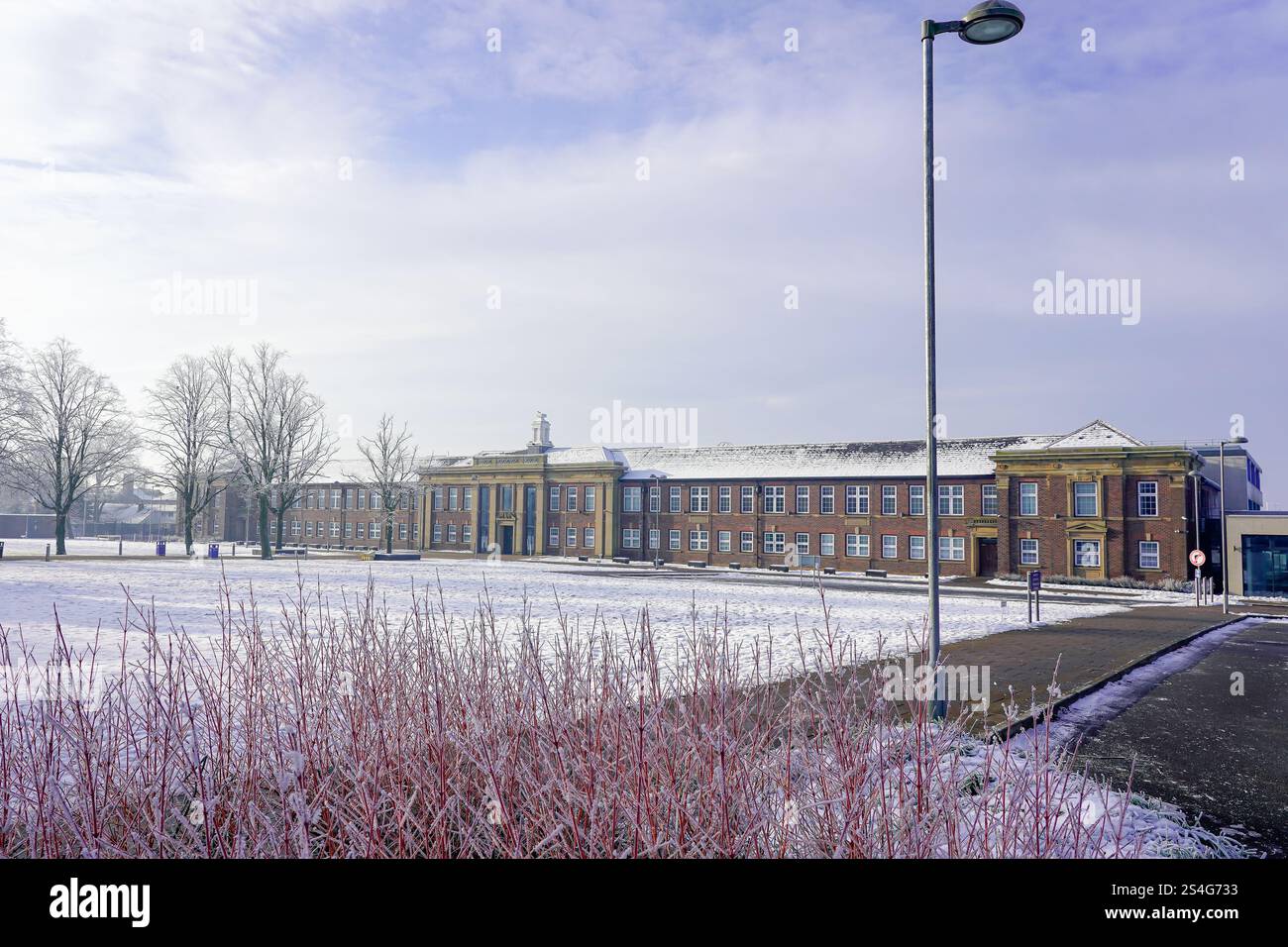 Wade Deacon High School mit Schneedecke in Widnes, Samstag, 11. Januar 2025. Quelle: James Giblin Photography. Stockfoto