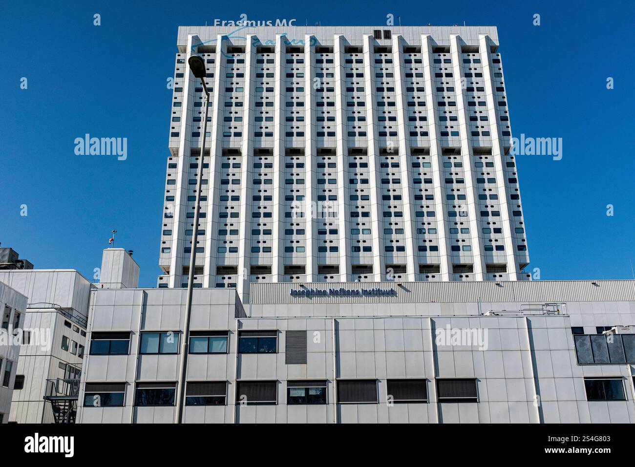 Erasmus Medisch Centrum EMC Erasmus Medical Center EMC, eines der größten akademischen Krankenhäuser für Rotterdam und die umliegende Region, befasst sich mit Corona/COVID-19 auf Krankenpflegestationen und Intensivstation CCU. Rotterdam, Niederlande. Rotterdam EMC Zuid-Holland Nederland Copyright: XGuidoxKoppesxPhotox Stockfoto
