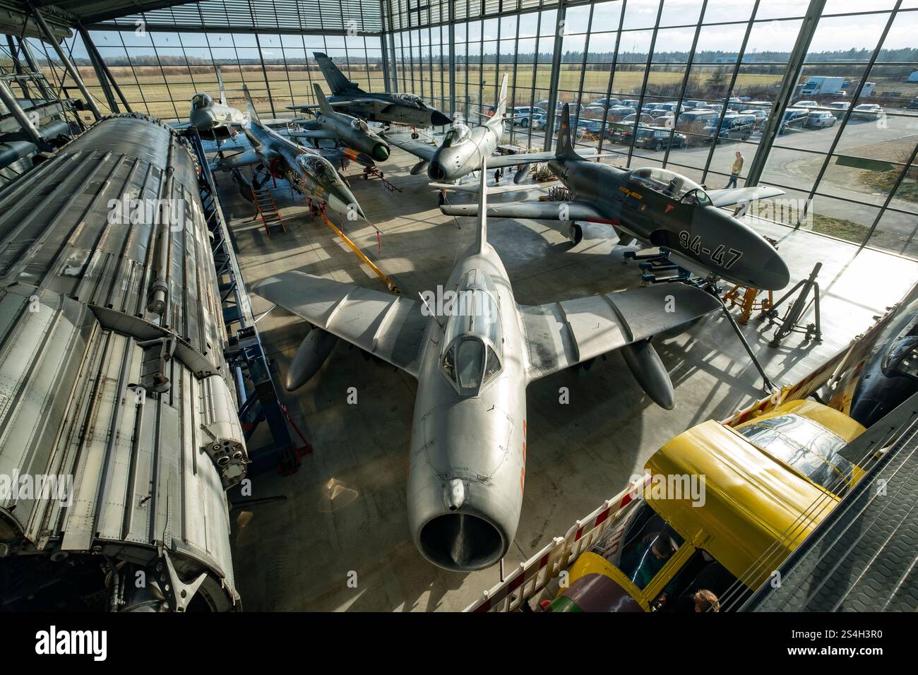 Mikojan-Gurewitsch MiG-15 UTI und einige andere Militärjets im Flugmuseum Schleissheim bei München Stockfoto
