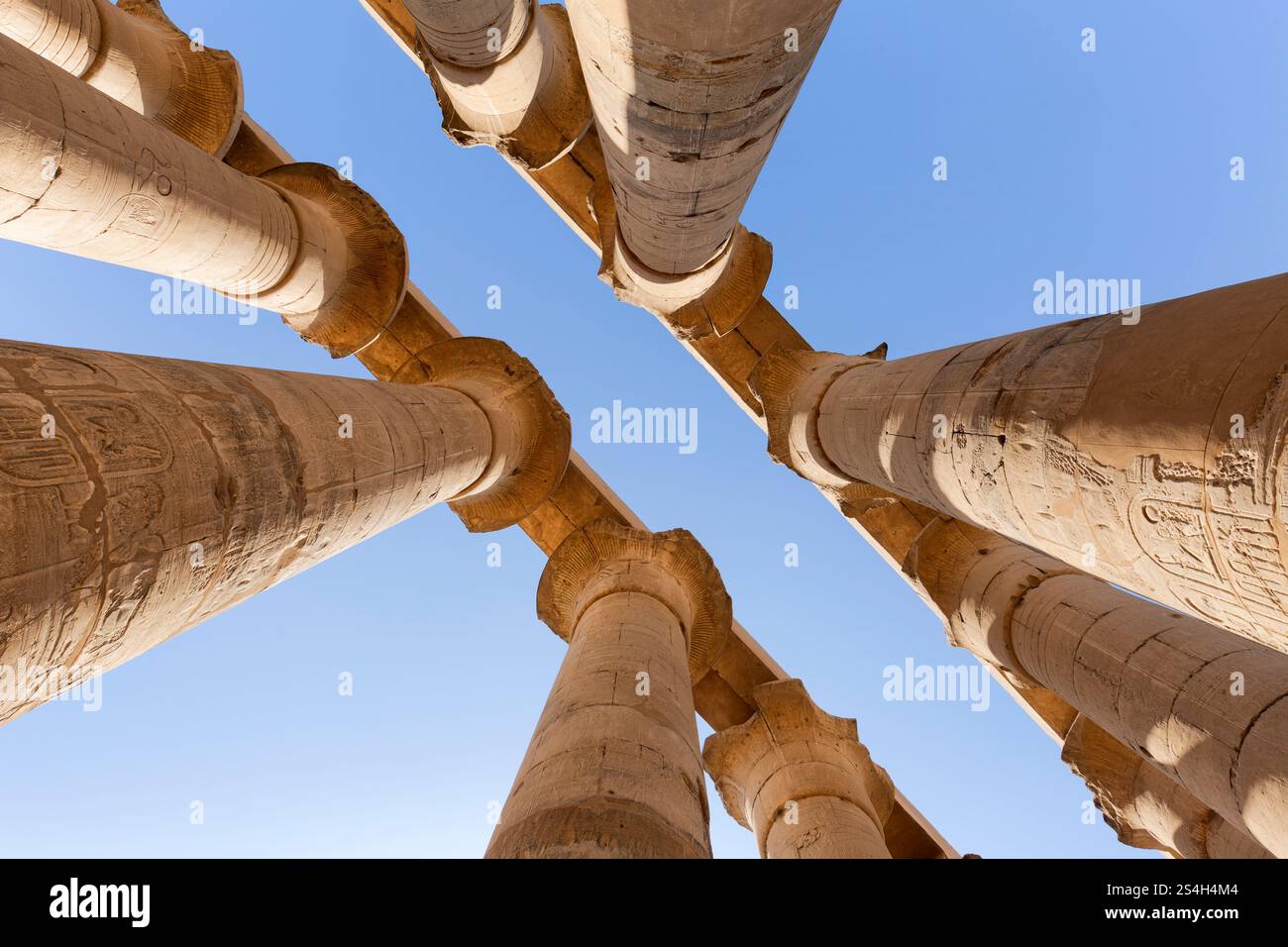 Der Karnak-Tempel ist dem Tempelkomplex des alten Ägypten zu Ehren des Gottes Amun-Ra, seiner Frau Mut und seines Sohnes Khons gewidmet. Theben, Karnak, Luxor, Egyp Stockfoto