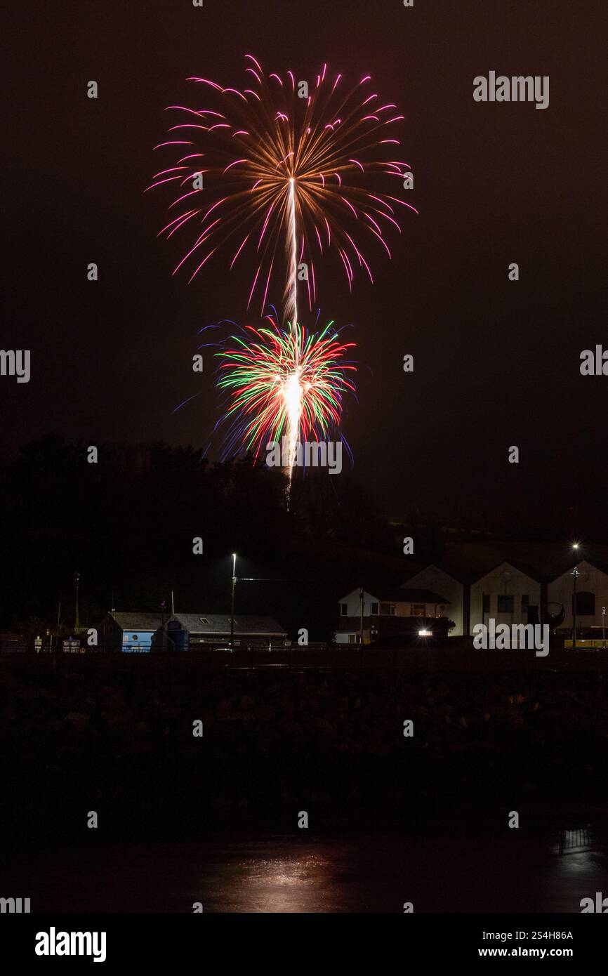 Silvesterfeuerwerk in Bantry, West Cork, Irland. Stockfoto