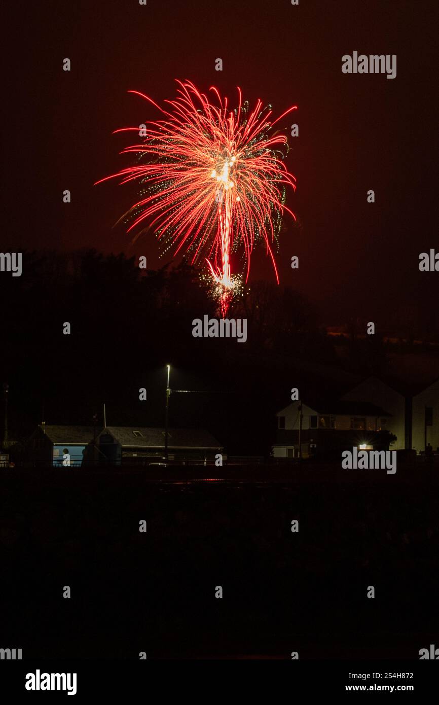 Silvesterfeuerwerk in Bantry, West Cork, Irland. Stockfoto