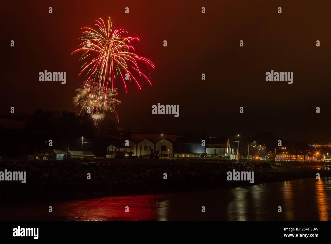 Silvesterfeuerwerk in Bantry, West Cork, Irland. Stockfoto