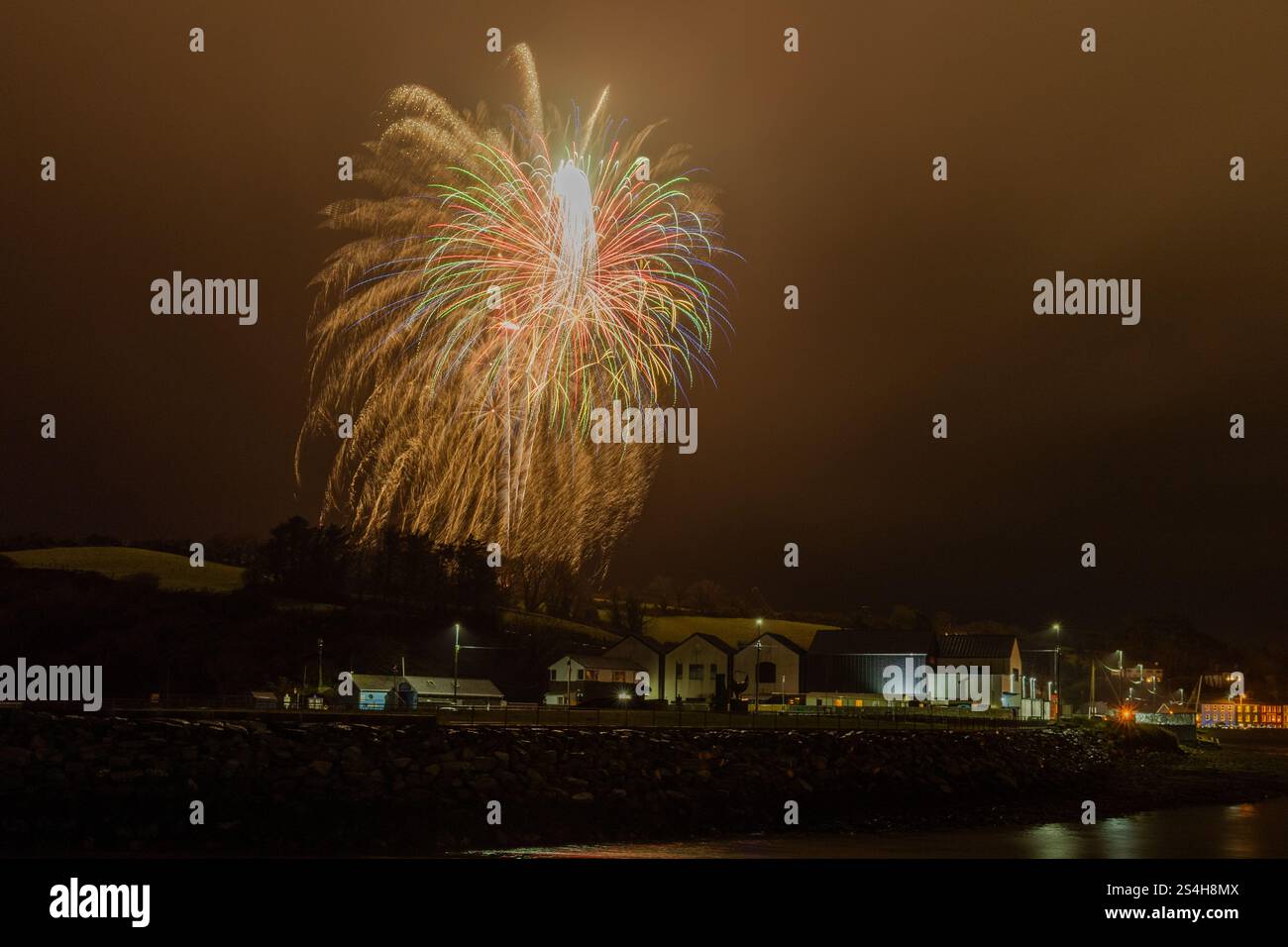 Silvesterfeuerwerk in Bantry, West Cork, Irland. Stockfoto