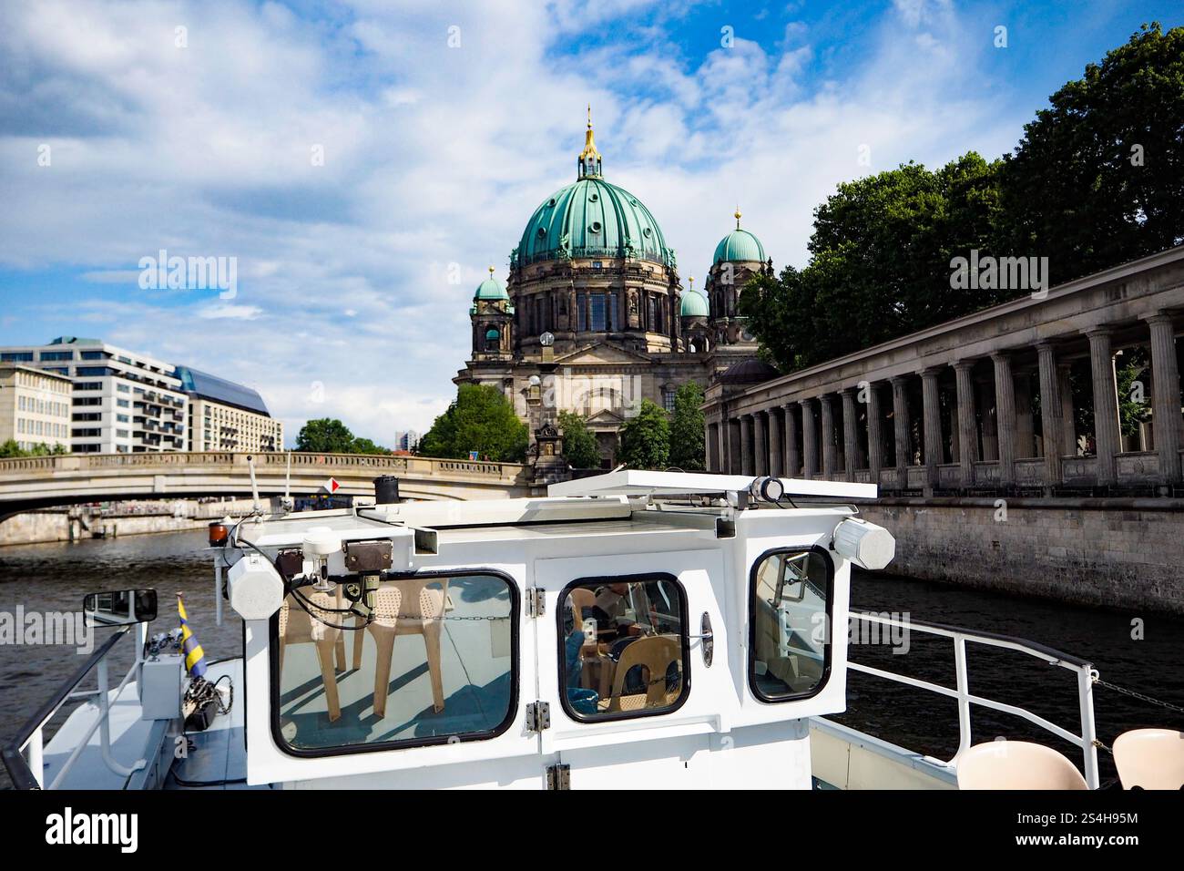 Berlin, Deutschland. Bootstour auf der Spree im Sommer mit Blick auf den Dom. Juni 2016 Stockfoto