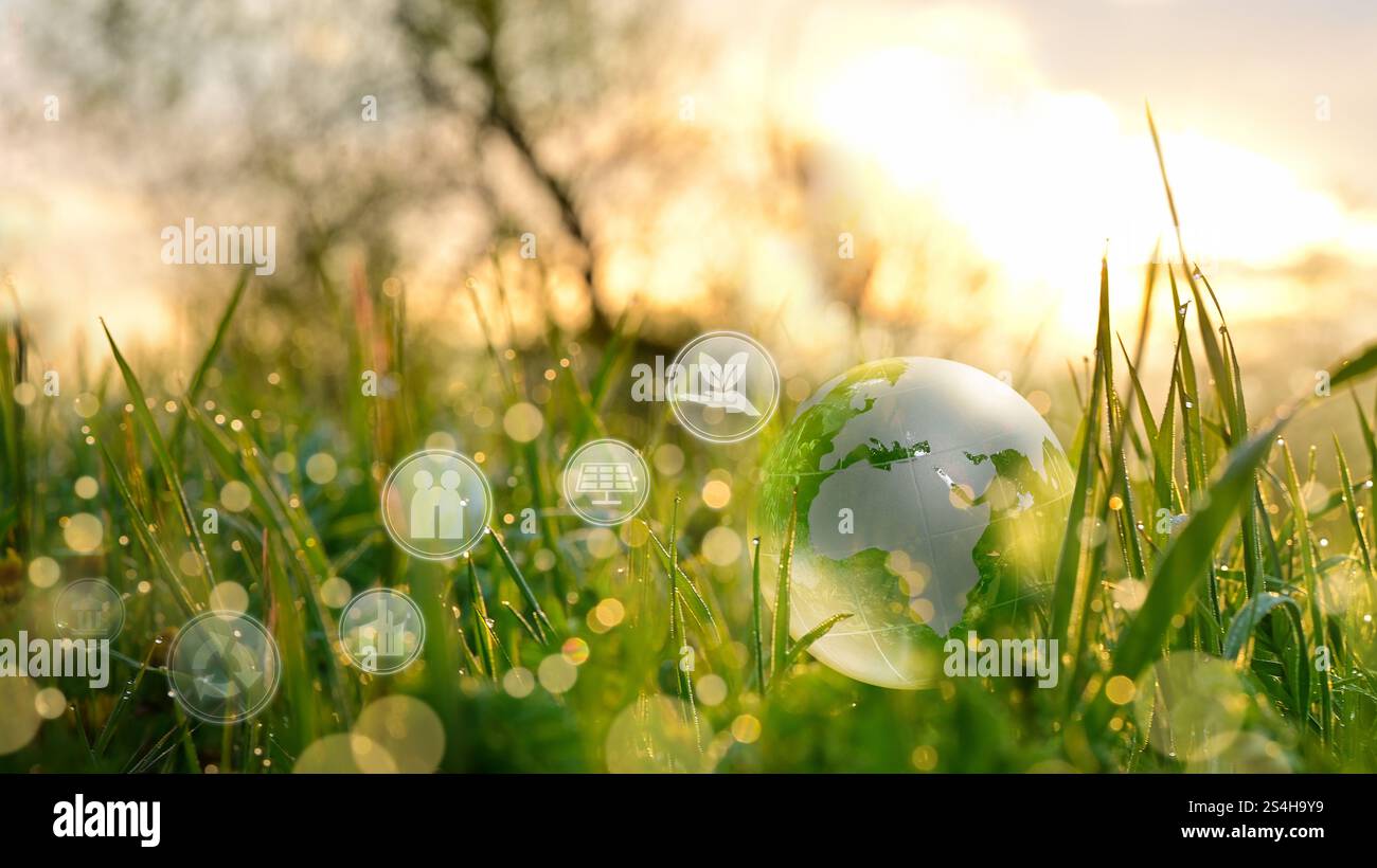 Glaskugel ESG Erdball europa, asien und afrika nachhaltige Entwicklung und Umwelt, Soziales, Governance für das globale Konzept. Stockfoto