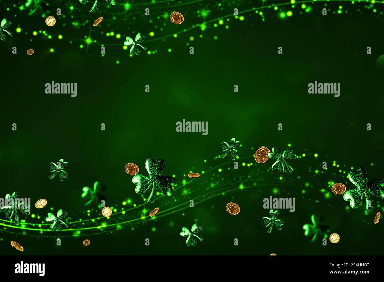 St. Patrick Day Hintergrund mit Lucky Shamrock Blätter und goldenen Münzen auf grünem Hintergrund. St. Patrick-Urlaubsposter mit glitzerndem Nelkenblatt. St Pa Stockfoto