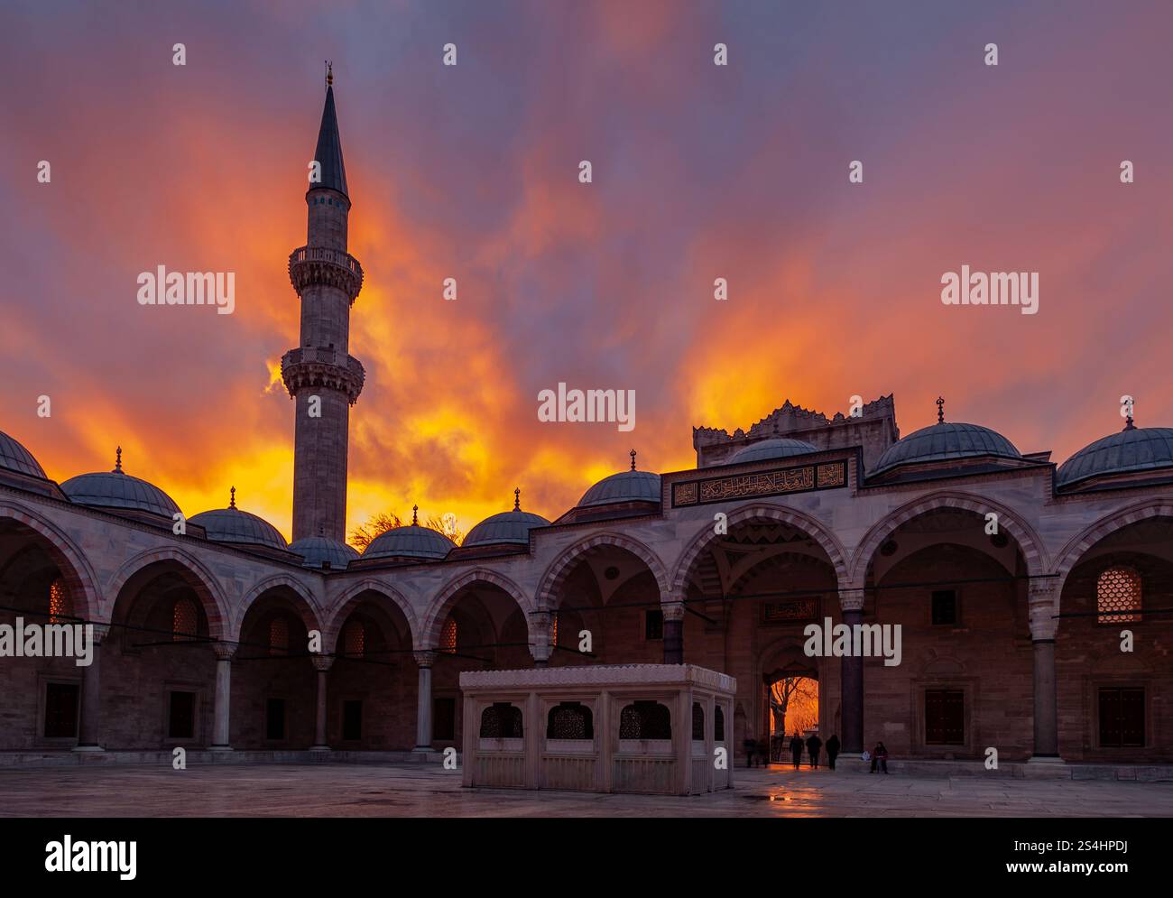 Istanbul, Türkei. Szenische Suleymaniye Moschee (Suleymaniye Camii) osmanische Architektur im mittelalterlichen Konstantinopel, der größten in der Stadt. Stockfoto