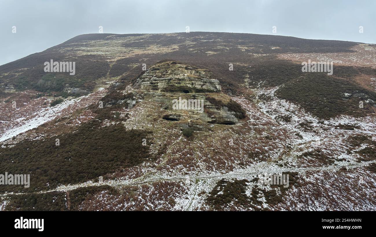 John Knox's Kanzel-Klippe in Glen Vale im Herzen Schottlands zwischen East und West Lomond Hills. Eis und Schnee im Winter - Smartphone-aufgenommenes Stockfoto