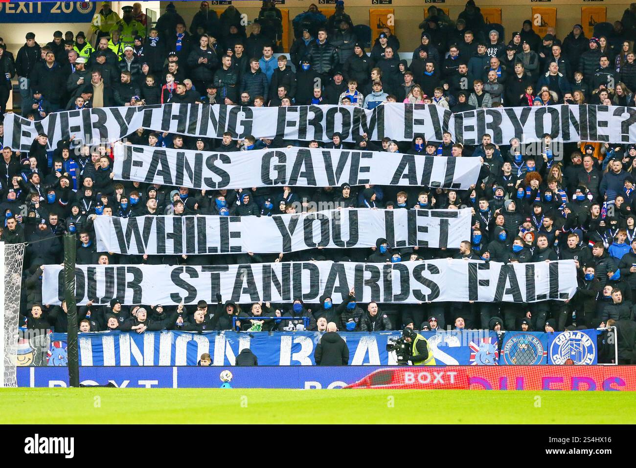 Glasgow, Schottland, Großbritannien. 12. Januar 2025. Glasgow, Großbritannien. Die Rangers spielten St. Johnstone in der schottischen Premiership im Ibrox Stadium in Glasgow, Schottland. Das Finale war die Rangers 3:1 St. Johnstone. Die Tore wurden von H. Igamane (16')Tor 16 Minuten V. Černý (20')Tor 20 Minuten M. Diomande (25') für die Rangers und J. Sanders (54) für St. Johnstone erzielt. Quelle: Findlay/Alamy Live News Stockfoto