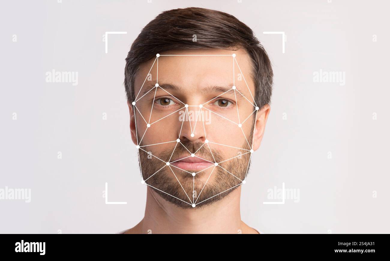 Fortschrittliche Gesichtserkennungstechnologie scannt das Gesicht einer Person zur Identifizierung Stockfoto