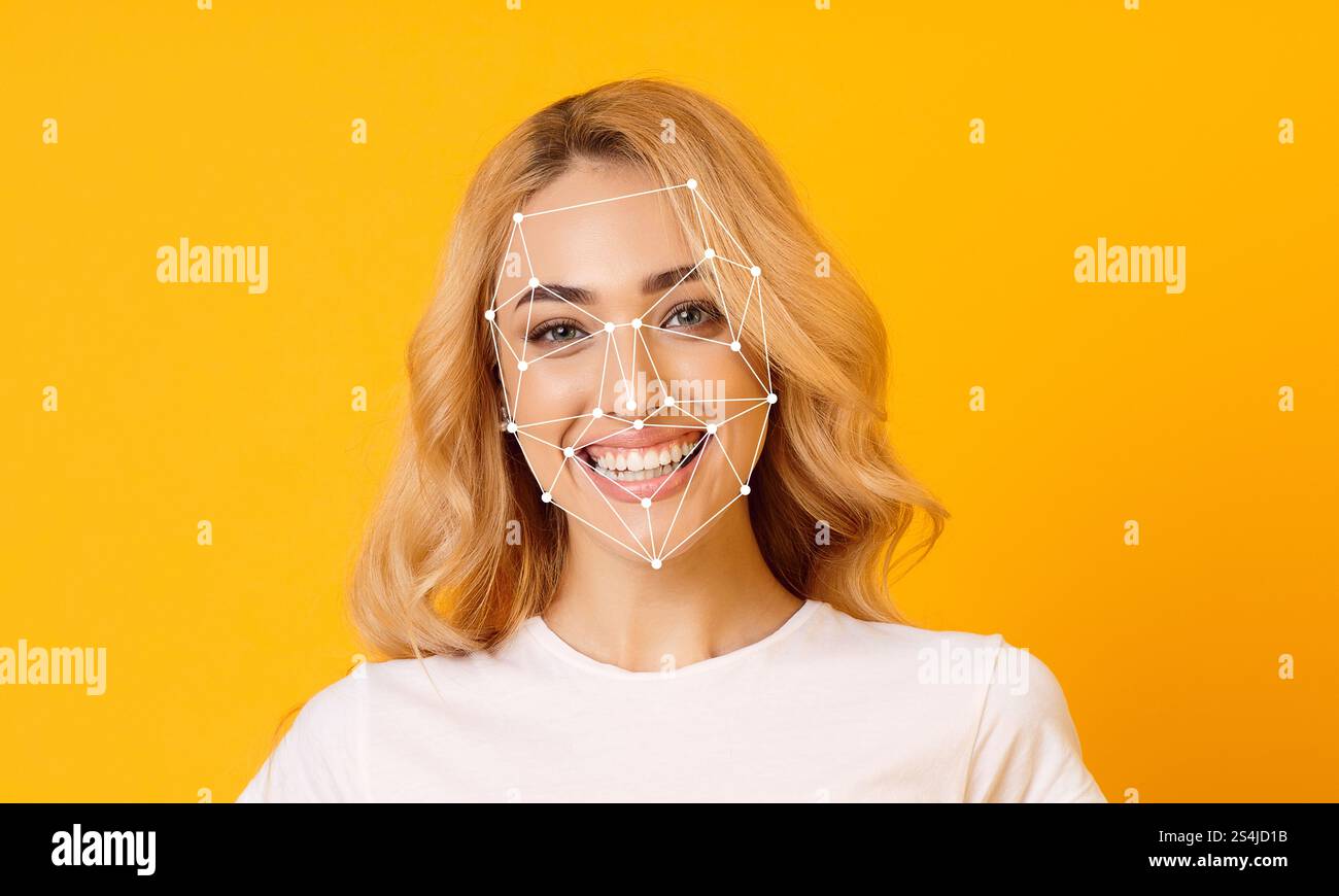 Gesichtserkennung bei einer lächelnden Person mit hellem Hintergrund Stockfoto