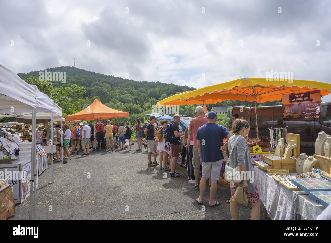 Markt in Saint-Nectaire, Departement Puy-de-Dome, Frankreich, Europa Stockfoto