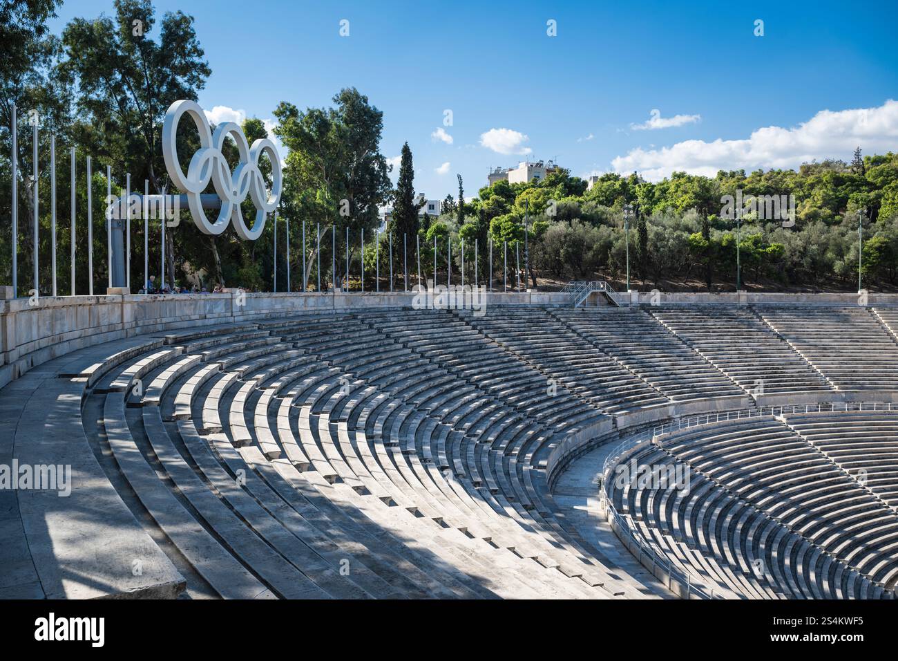 Die Olympischen Ringe im antiken Panathinaikon-Stadion in Athen, Griechenland Stockfoto