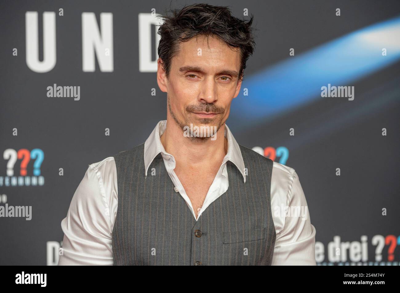 Philipp Christopher bei der Weltpremiere des Kinofilms die drei und der Karpatenhund im Mathäser Filmpalast. München, 12.01.2025 *** Philipp Christopher bei der Uraufführung des Films die drei und der Karpatenhund im Mathäser Filmpalast München, 12 01 2025 Foto:Xn.xKolinzx/xFuturexImagex fragezeichen 5115 Stockfoto