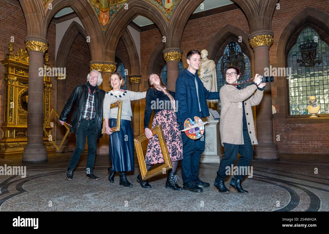 Scottish National Portrait Gallery, Edinburgh, Schottland, Vereinigtes Königreich, 13. Januar 2025, Scottish Portrait Awards: die Auszeichnungen werden am 1. September veröffentlicht. Die Ausstellung wird von Herbst 2026 bis Frühjahr 2027 stattfinden. Die Beteiligten: Gordon Mitchell: Regisseur, Scottish Portrait Awards Kirsty Wark: Gastrichter, Fernsehmoderatorin und Journalistin Sara Cameron McBean: Scottish Arts Trust Trustee Calum Stevenson: Scottish Portrait Awards Fine Art Judge und ehemaliger Künstler Imogen Gibbon: Stellvertretende Direktorin und Chefkuratorin für Portraiture bei National Galleries of Scotland Credit Sally Stockfoto