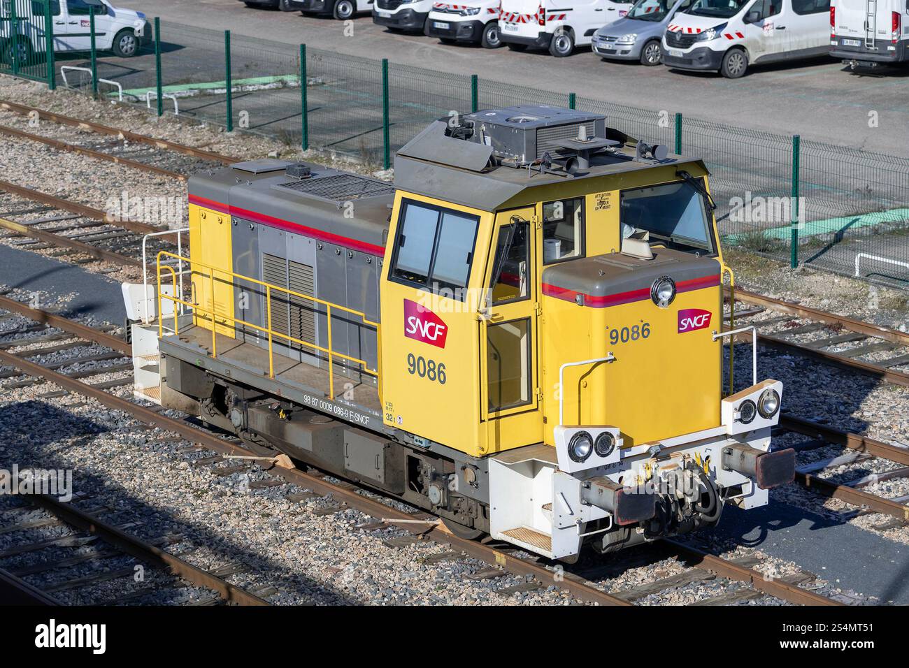 Nancy, Frankreich - Blick auf einen gelb-grauen Diesel-Shunter Y 9000 am Bahnhof Nancy. Stockfoto