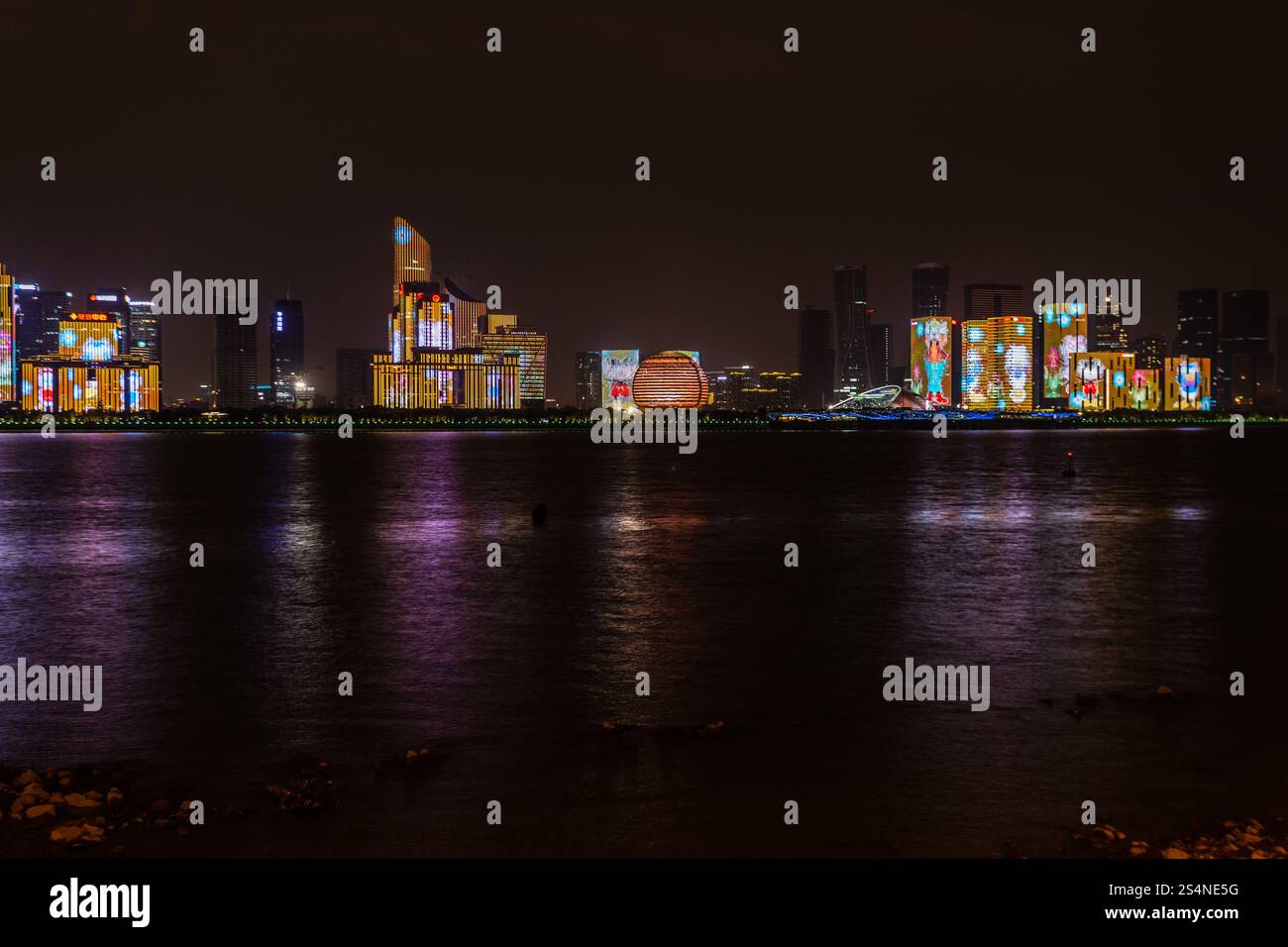 QIANJIANG New City (QIANJIANG CBD) Night, View Hangzhou, Provinz Zhejiang, China, 12. Oktober, 2016. Stockfoto