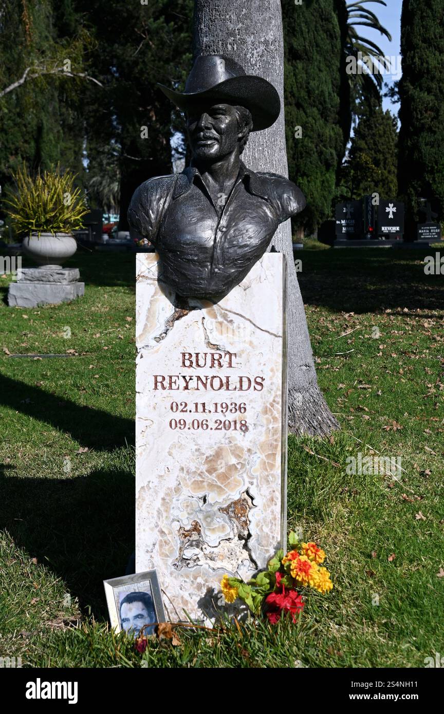 Grabstein von Burt Reynolds auf dem Hollywood Forever Cemetery, Hollywood, Los Angeles, Kalifornien, USA Stockfoto