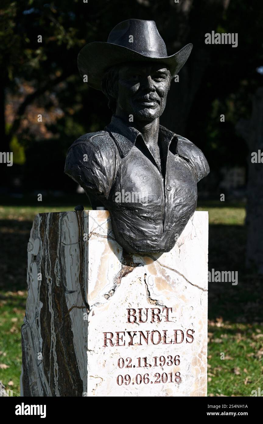 Grabstein von Burt Reynolds auf dem Hollywood Forever Cemetery, Hollywood, Los Angeles, Kalifornien, USA Stockfoto